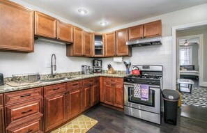 Microondas, horno, placa de cocina, lavavajillas