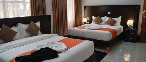 Habitación Deluxe con 2 camas individuales | Wifi gratis y ropa de cama