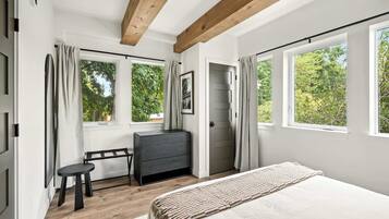 5 dormitorios, tabla de planchar con plancha, cuna de viaje y wifi