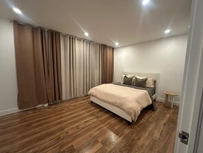 3 室のベッドルーム、アイロン / アイロン台、インターネット、ベッドシーツ