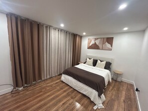 3 habitaciones, tabla de planchar con plancha, internet y ropa de cama 