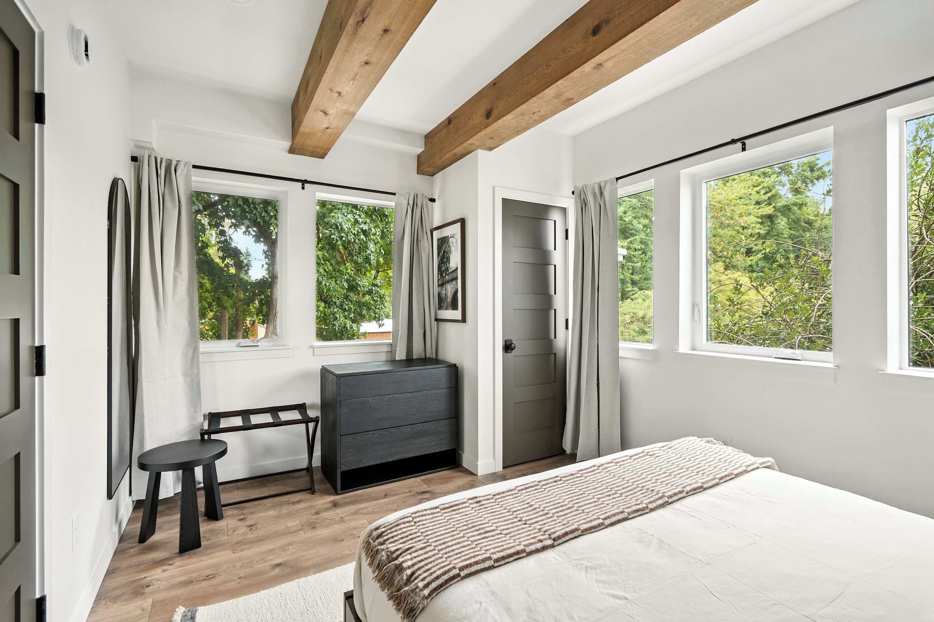 2 dormitorios, tabla de planchar con plancha, cuna de viaje y wifi