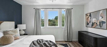 Spacious 6BR - New Spanish Home in Best Kerns Spot