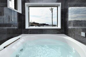 Basic Quadruple Room, Lanai, Ocean View | Bathroom | Combined shower/tub, hair dryer, towels, soap - Auberge Suehiro (Minamiboso)