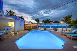 حمّام سباحة مُدفَّأ