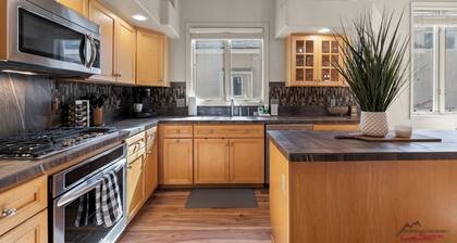 Skiing 20 Min Away, Hot Spring Close,Dalton Ranch!