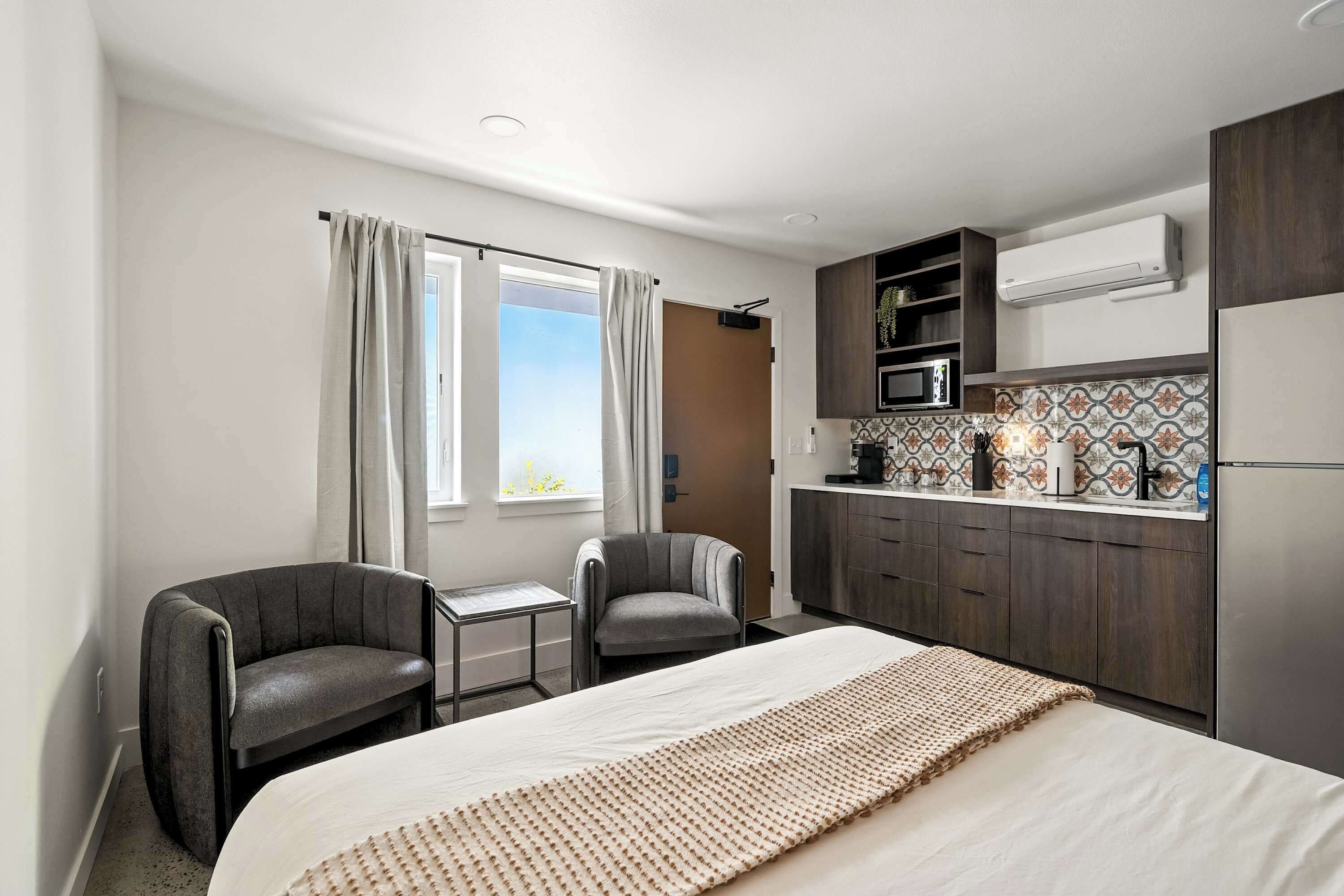 1 habitación, tabla de planchar con plancha, wifi y ropa de cama 