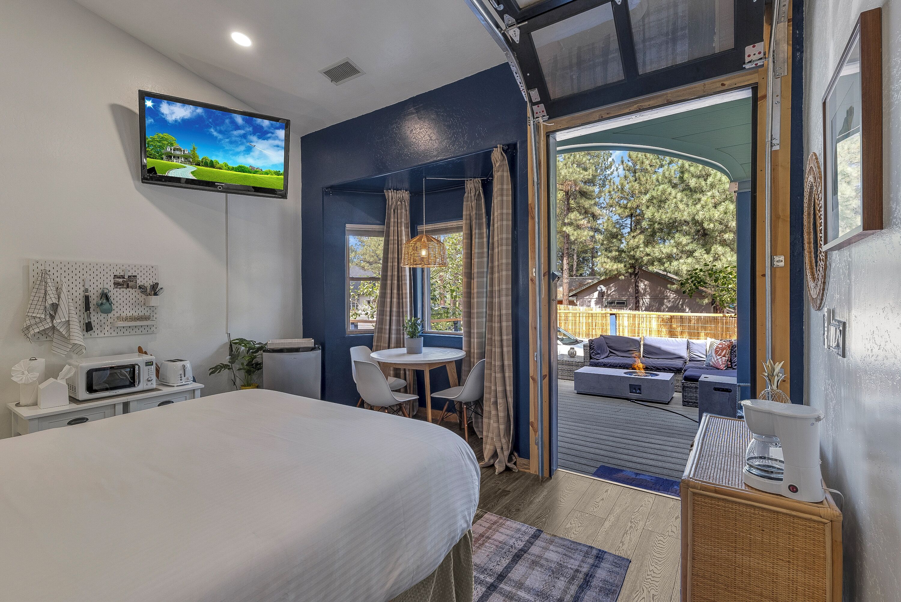 4 bedrooms, desk, iron/ironing board, travel cot