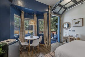 4 Schlafzimmer, Schreibtisch, Bügeleisen/Bügelbrett, Reisekinderbett