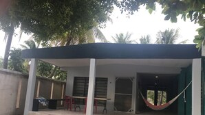 Terrace/patio - Casita Azul of the sea, simple with cool breeze∞†αΩΩ (Chelem)
