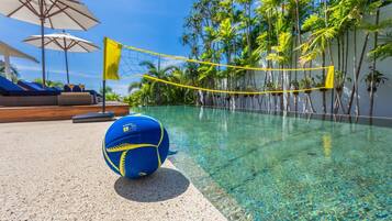 Hồ bơi ngoài trời