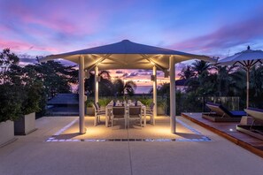 Khu ẩm thực ngoài trời