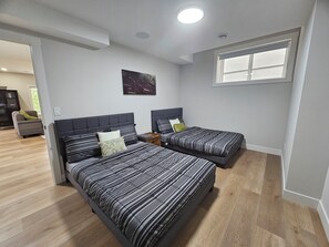 1 bedroom, iron/ironing board, WiFi, bed sheets - New Modern Suite in Calgary NW (Calgary)