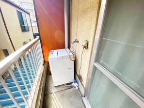 Property grounds - Nostalgic Japan! Direct to Shinjuku & Shibuya on JR Station. (Kita City, Ukima)