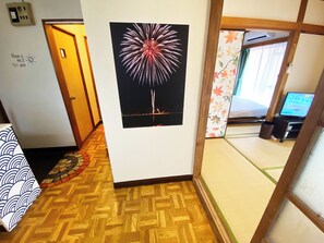 Interior - Nostalgic Japan! Direct to Shinjuku & Shibuya on JR Station. (Kita City, Ukima)