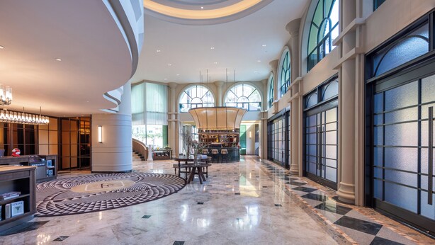 A spacious lobby with a central seating area, a bar, and large windows allowing natural light. - UrCove by HYATT Zhuhai Gongbei Port (Zhuhai)