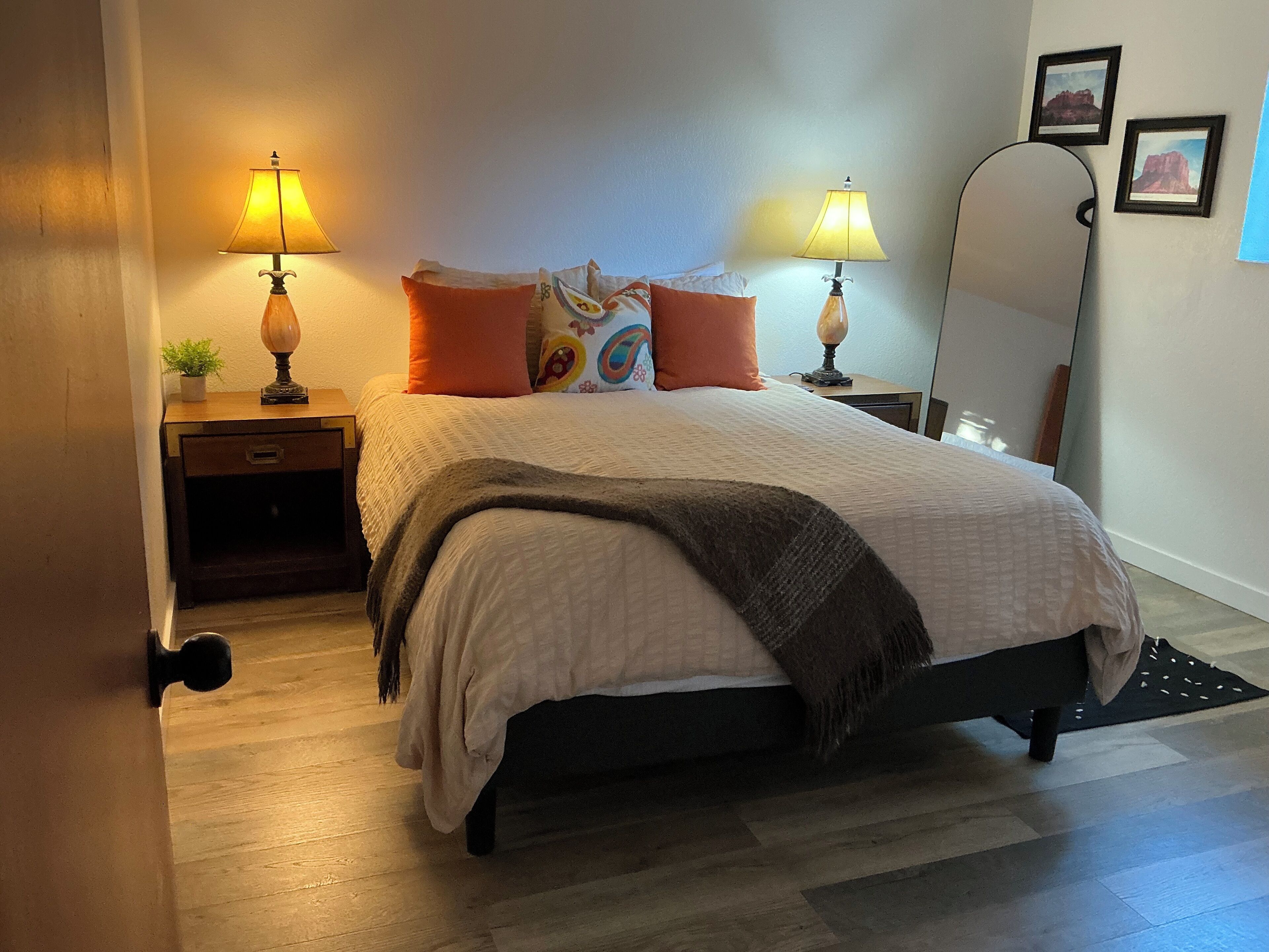 2 makuuhuonetta, silitysrauta/-lauta, Wi-Fi, vuodevaatteet