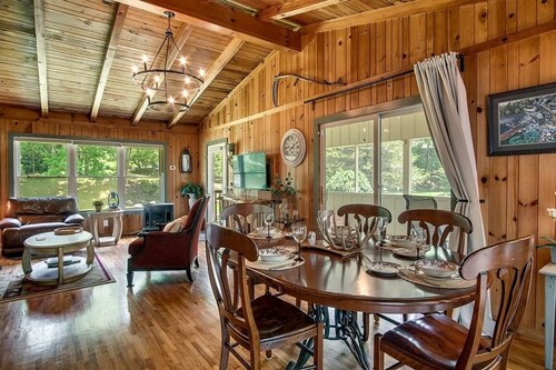 Cullasaja Cottage ♡ River Love ♡ Highlands Perfect river cabin for family fun!