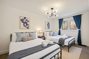 3 bedrooms, iron/ironing board, WiFi, bed sheets