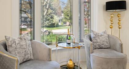 Custom Home Near Shopping & Dining in Richmond Hill | Pool Table | BBQ | 85" TV