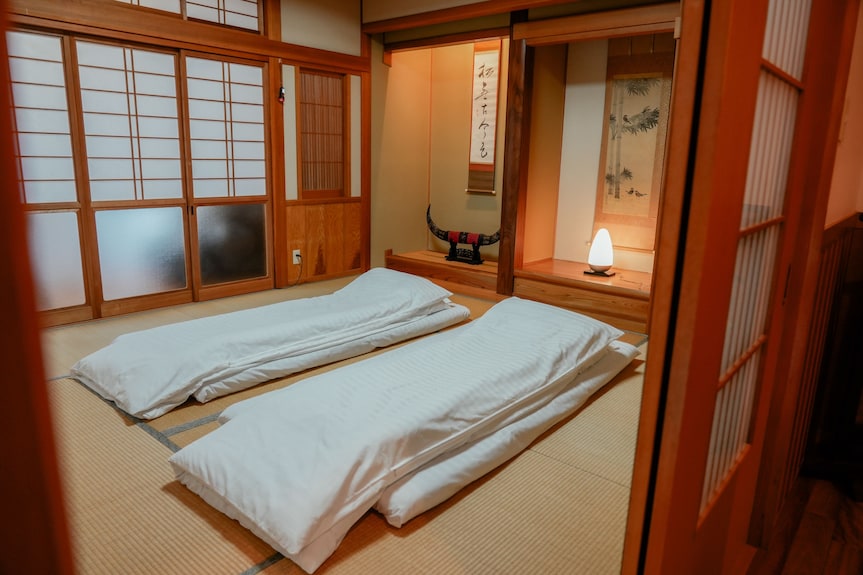 In A Quiet, Green Environment, With Free Parking, Your Room Is In The Middle Of The Ocean, You Have Your Own Spacious Wooden Room, A Spacious Living Room With Outdoor Seating, And Your Own Private Garden With A Roast Fireplace. - Japan