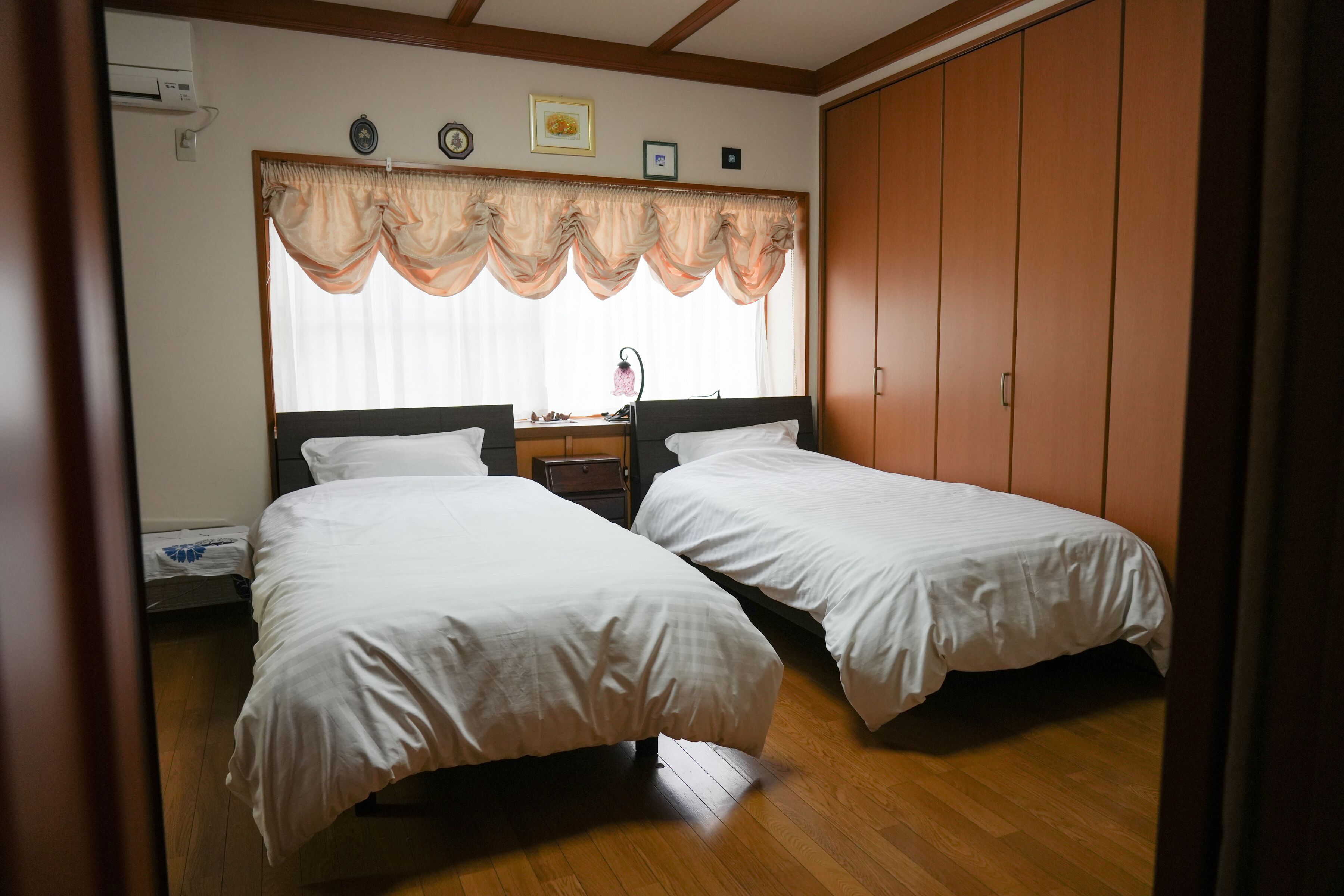 3 bedrooms, iron/ironing board, free WiFi