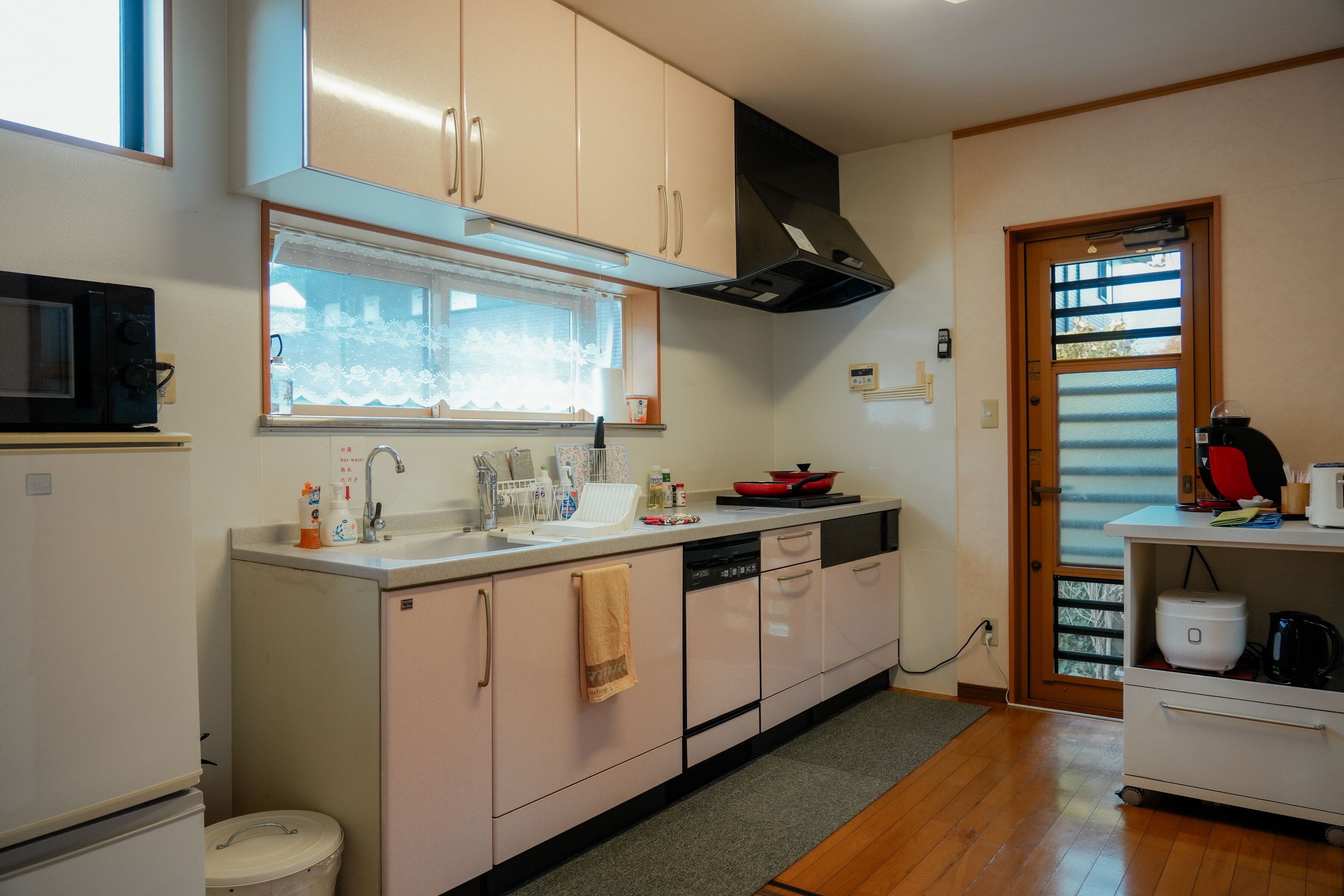 Fridge, microwave, dishwasher, coffee/tea maker