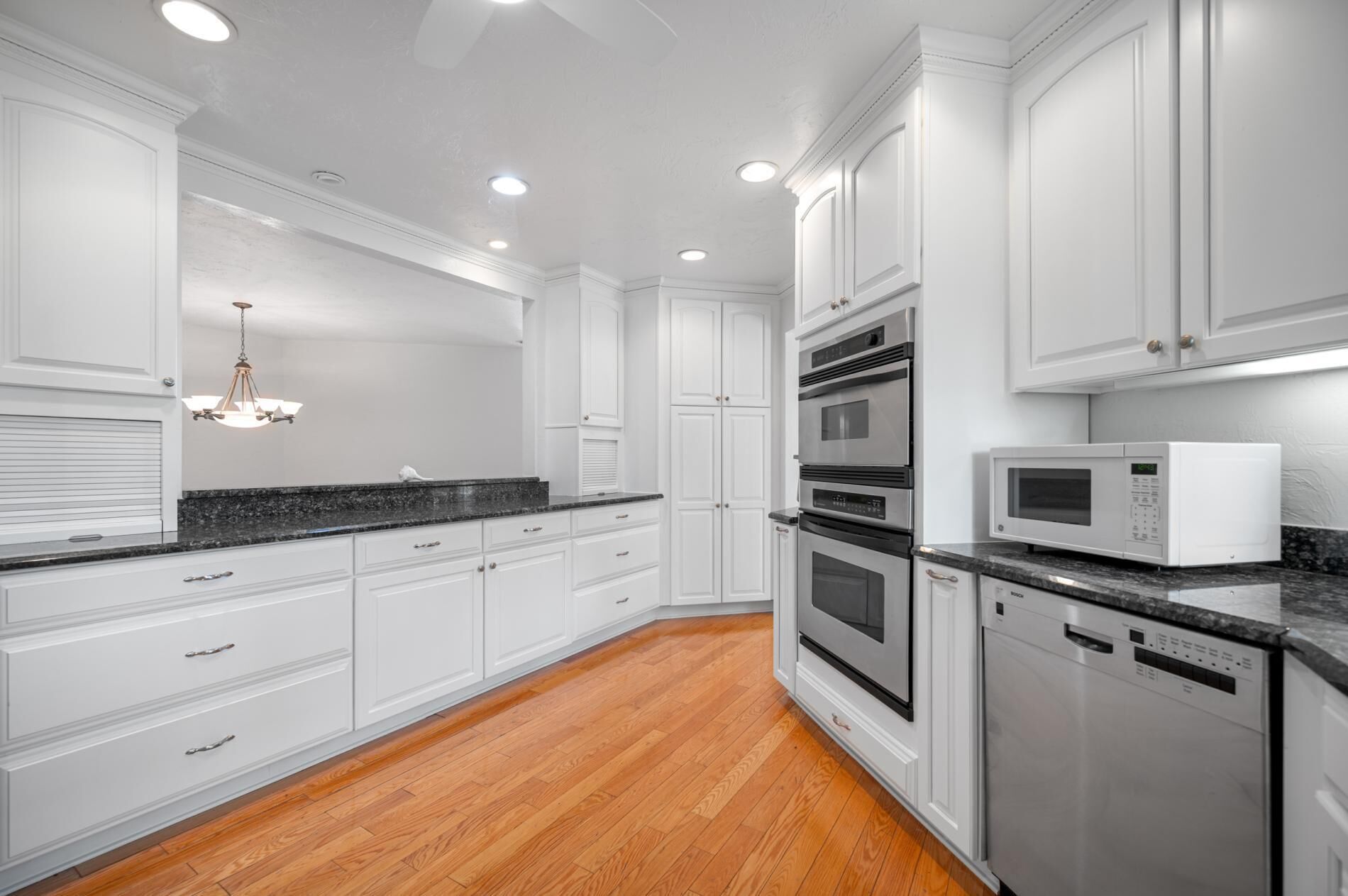 冰箱、微波炉、烤箱、炉灶