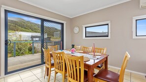 Dining - Apollo's Rest -  Ocean Views Retreat (Apollo Bay)