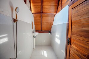 Deluxe Room | Bathroom | Shower, free toiletries, towels, soap - Tirta Rahayu Camp (Kintamani)