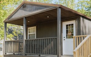 Exterior - Relax on Eagle Lake! Lakefront Getaway perfect for Groups! (Coalmont)