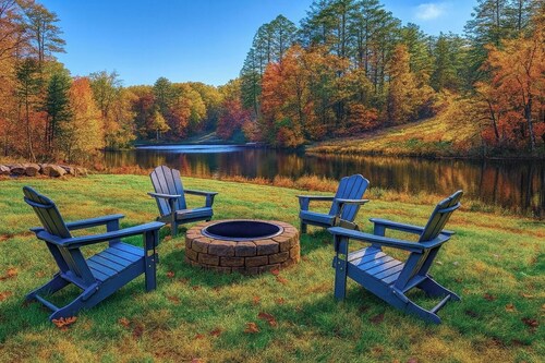 Relax at Eagle’s Landing on the Lake - Hot Tub and Paddle Boat! Veteran Owned!