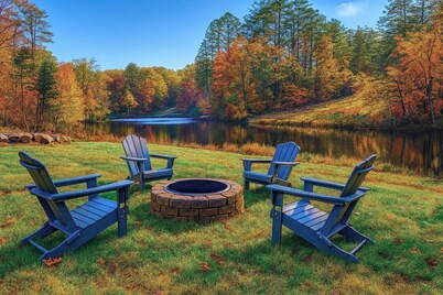 Relax at Eagle’s Landing on the Lake - Hot Tub and Paddle Boat! Veteran Owned!
