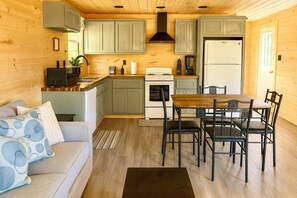 Interior - Relax on Eagle Lake! Lakefront Getaway perfect for Groups! (Coalmont)