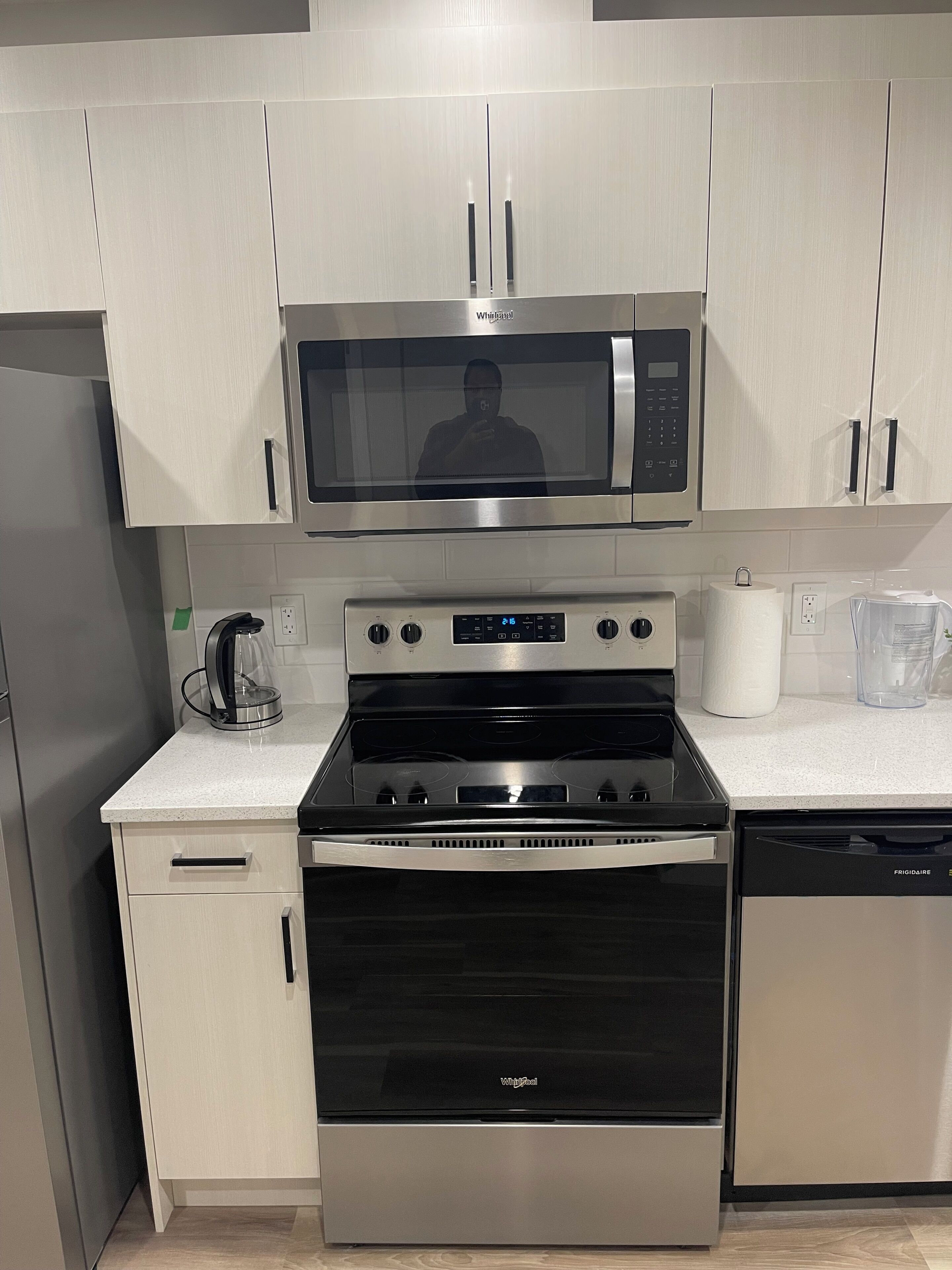 Micro-ondes, four, plaque de cuisson, lave-vaisselle