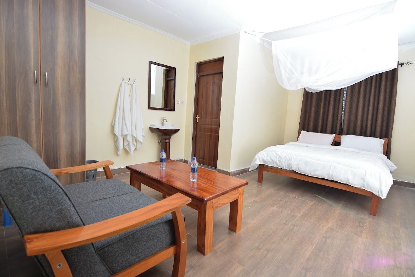 Free WiFi, bed sheets