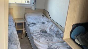 2 bedrooms, iron/ironing board, WiFi, bed sheets