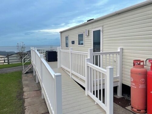 Cabin - Sleeps 4 - Pets Ok - Balcony - Parking