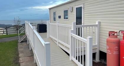 Cabin - Sleeps 4 - Pets Ok - Balcony - Parking