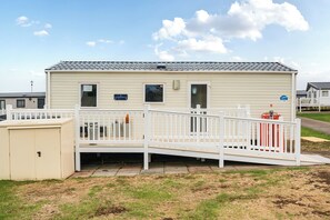 Exterior - Cabin - Sleeps 4 - Pets Ok - Balcony - Parking (Watchet)
