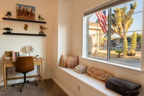 Interior - Joshua Viewpoint / Near NP / Spa / Firepit (Yucca Valley)