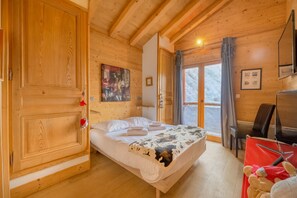 4 bedrooms, free WiFi, bed sheets