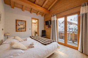 4 bedrooms, free WiFi, bed sheets