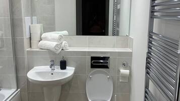 Douche, serviettes fournies