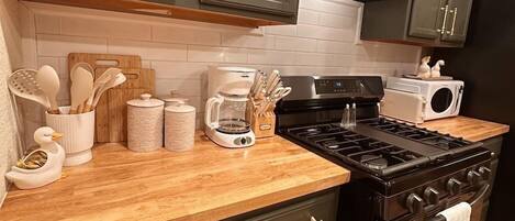 冰箱、微波炉、烤箱、炉灶