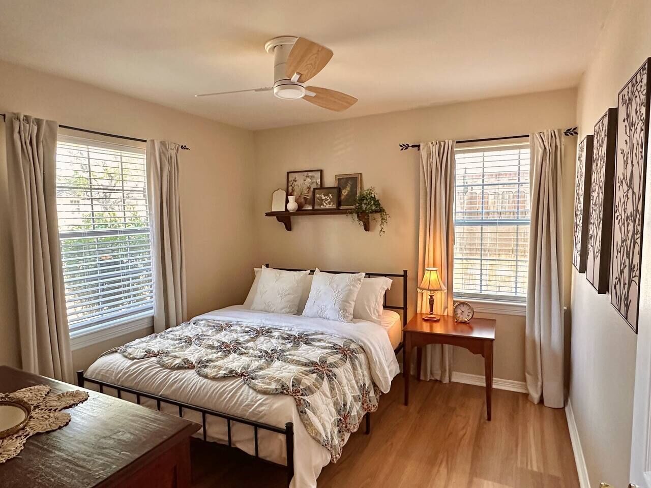 3 chambres, fer et planche à repasser, Wi-Fi, draps fournis