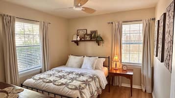 3 bedrooms, iron/ironing board, WiFi, bed sheets