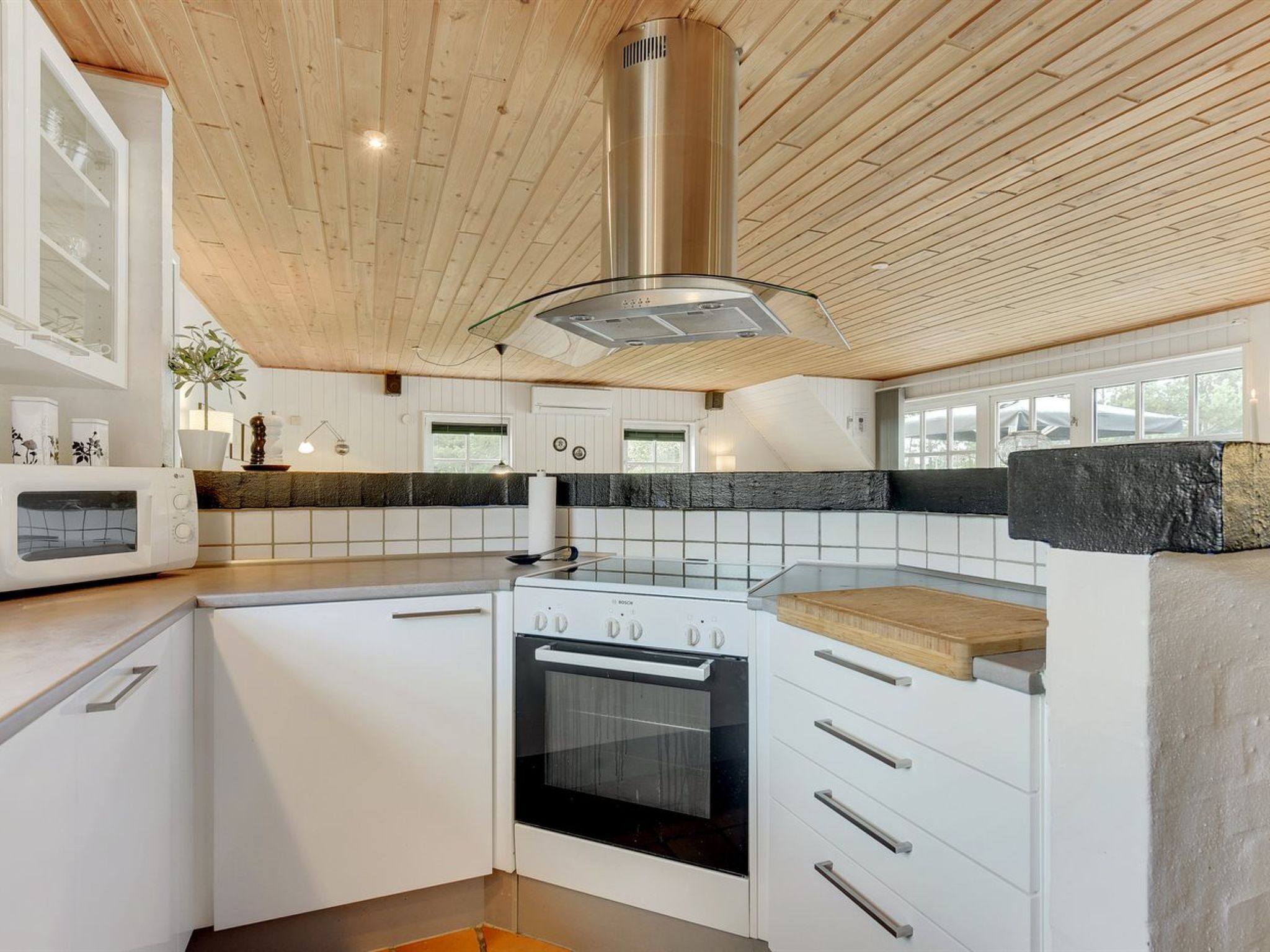 Fridge, microwave, dishwasher, cookware/dishes/utensils