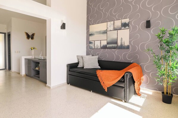 Condo, 3 habitaciones, para fumadores, alberca privada | Sala de estar