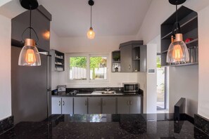 Condo, 3 habitaciones, para fumadores, alberca privada | Interior